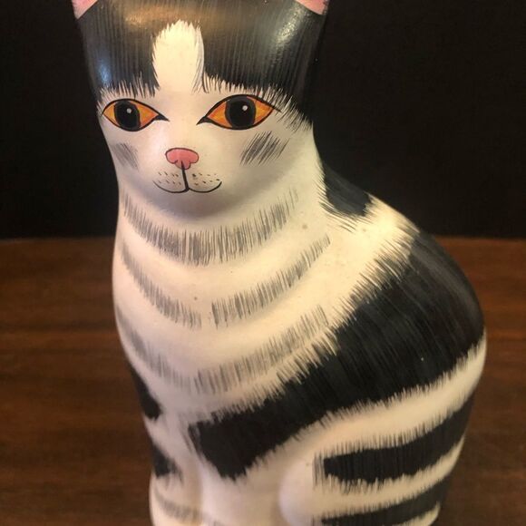 Vintage Enesco Grinning Striped Black And White Ceramic Cat Sitting - Picture 2 of 6